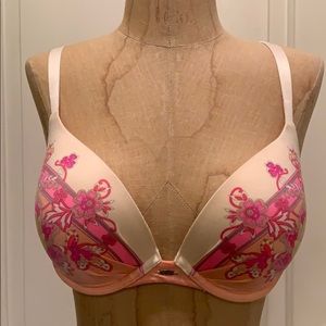 34D Victoria’s Secret plunge bra